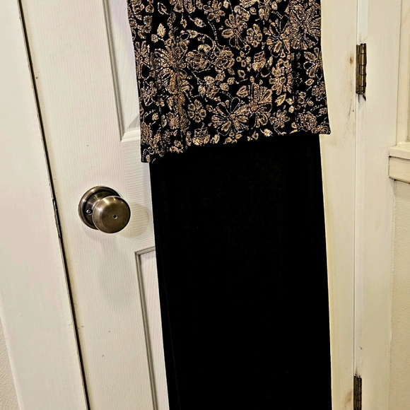 Formal ankle-length black and gold sleeveless dress. 10 petite - Picture 7 of 7